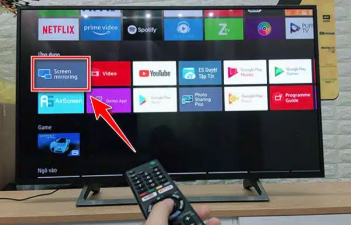 Kích hoạt Screen Mirroring trên smart tivi giúp kết nối với điện thoại nhanh chóng
